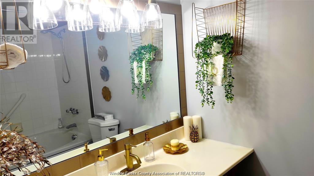 Photo 13 of 75 Riverside Drive Unit Unit 507, Windsor ON