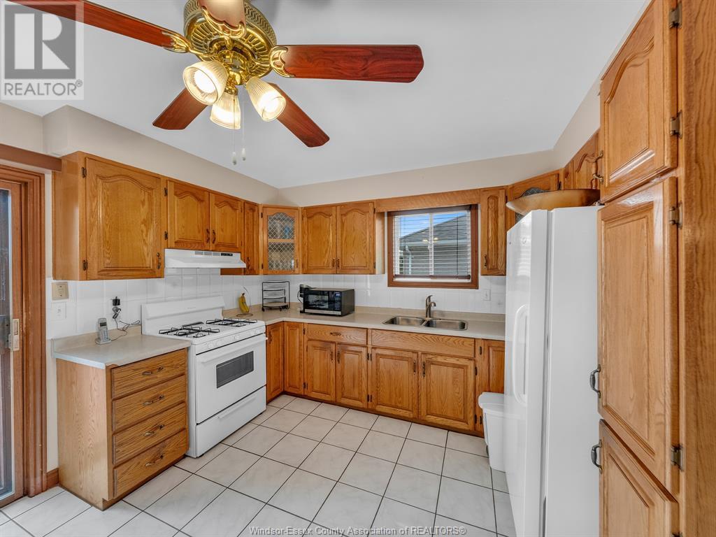 Photo 46 of 44 Sherwood Avenue, Leamington ON