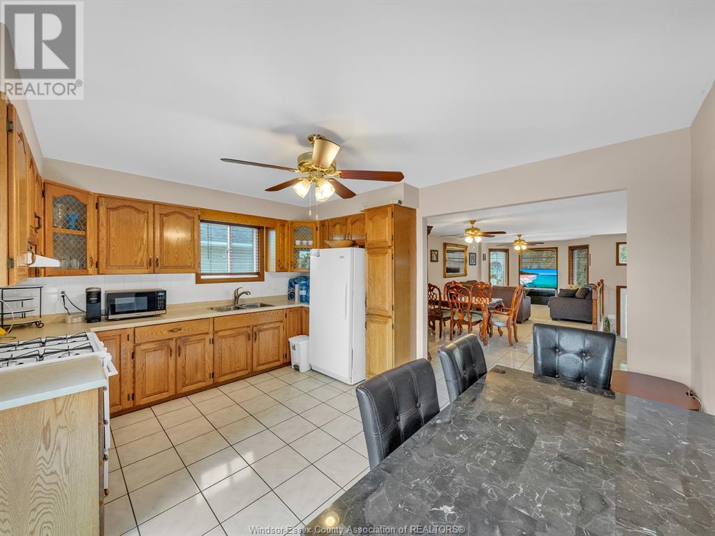 Photo 10 of 44 Sherwood Avenue, Leamington ON