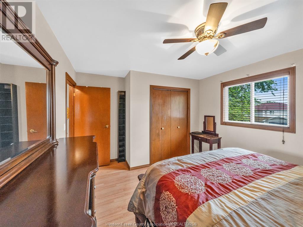 Photo 42 of 44 Sherwood Avenue, Leamington ON