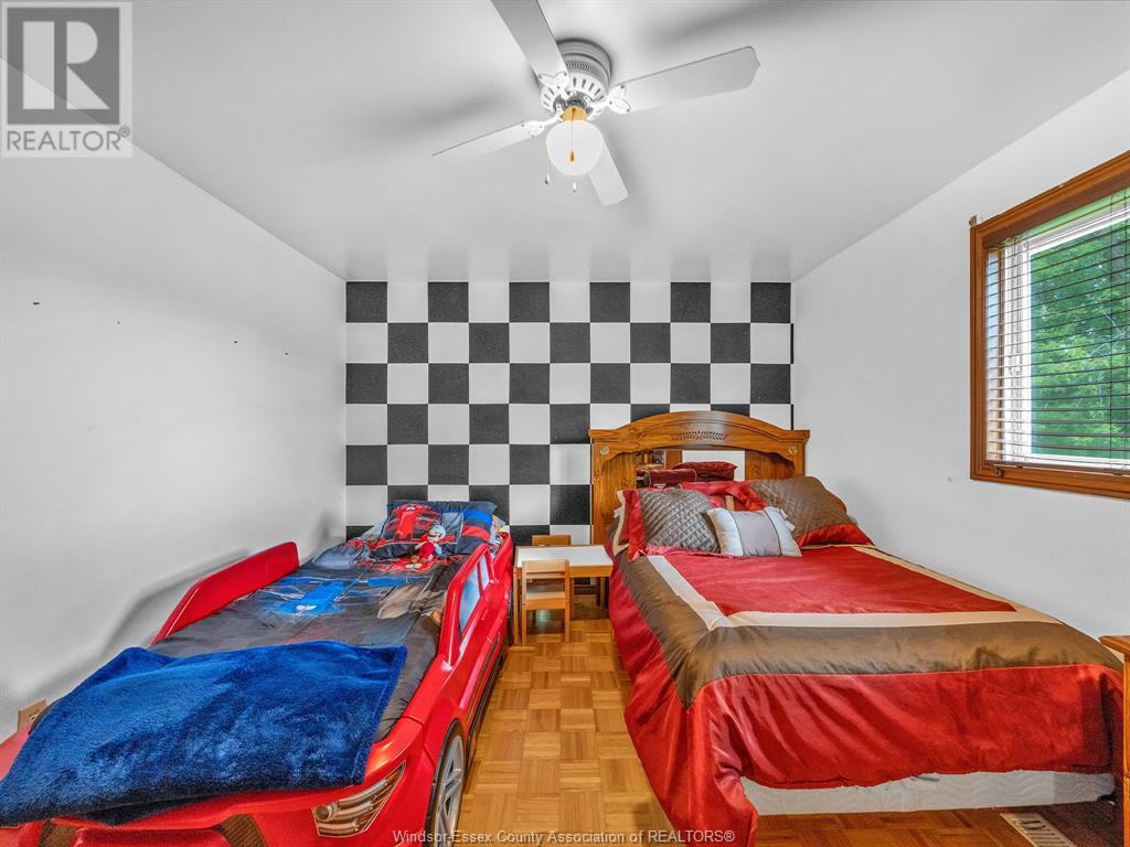 Photo 2 of 44 Sherwood Avenue, Leamington ON