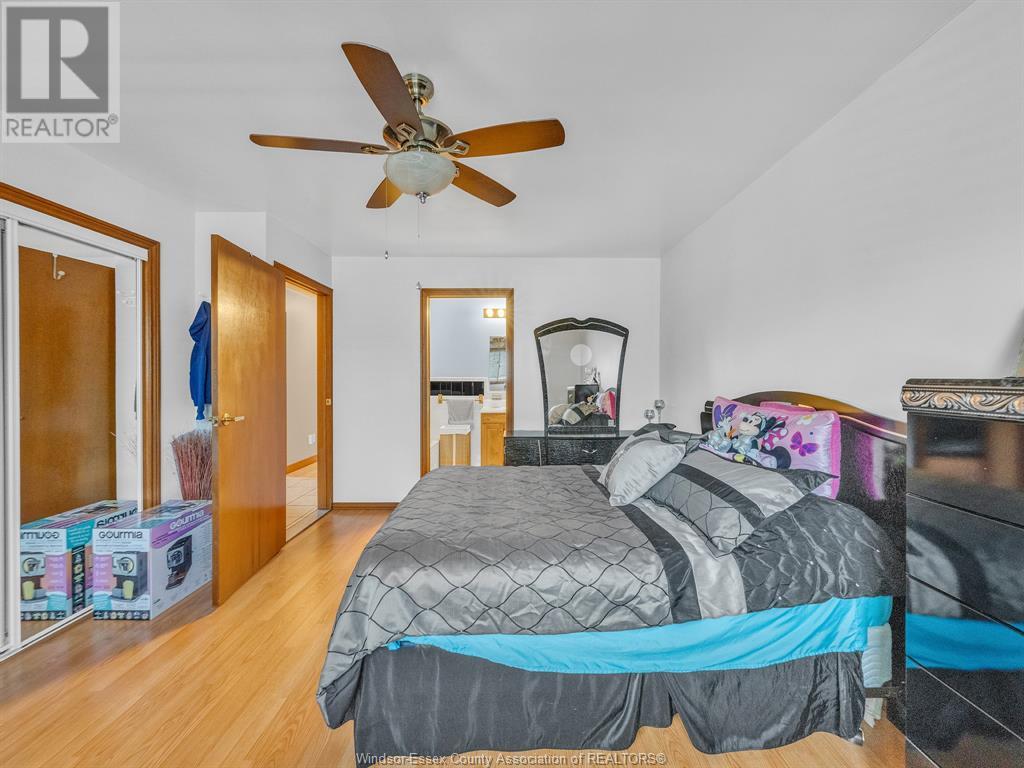 Photo 17 of 44 Sherwood Avenue, Leamington ON