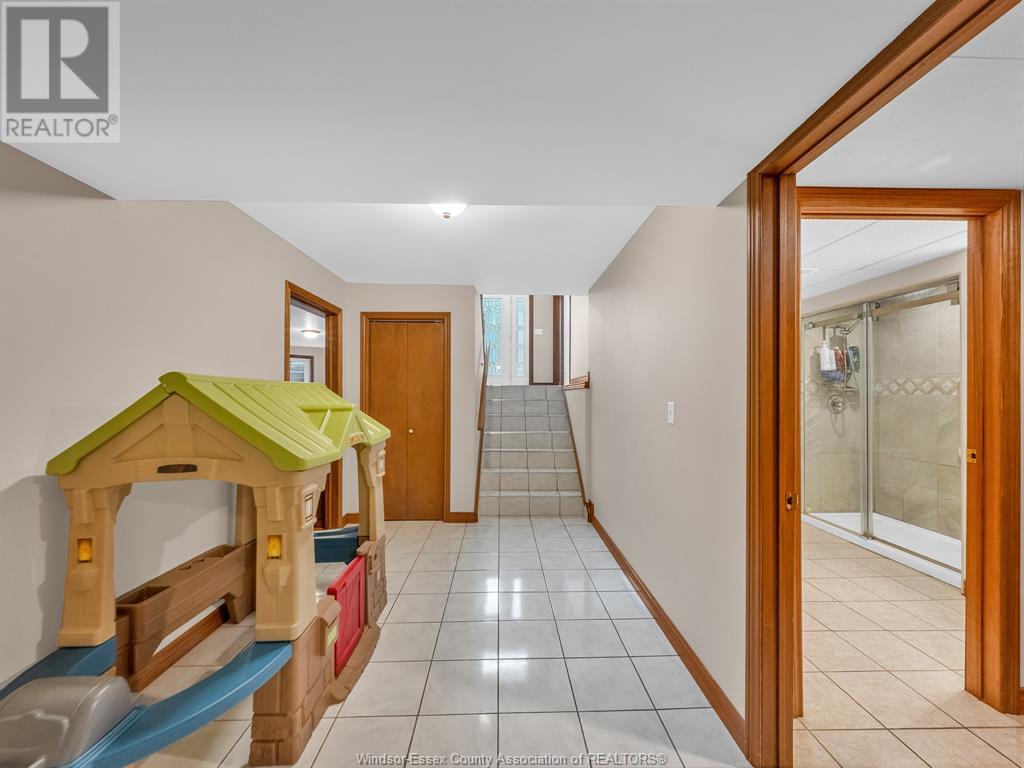 Photo 14 of 44 Sherwood Avenue, Leamington ON