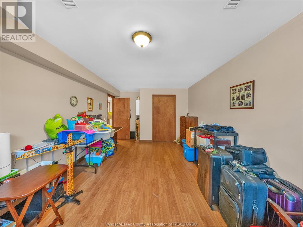 Photo 22 of 44 Sherwood Avenue, Leamington ON