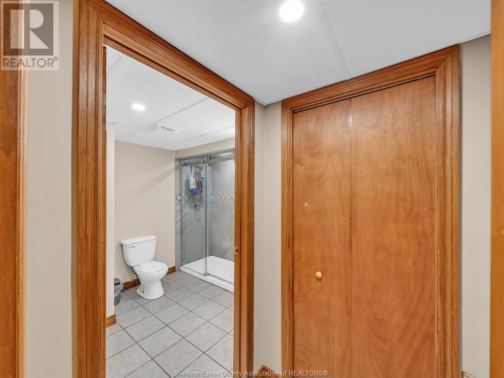 Photo 39 of 44 Sherwood Avenue, Leamington ON