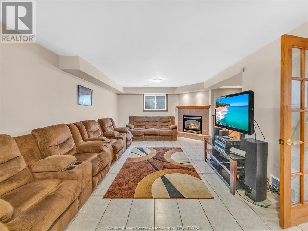 Photo 30 of 44 Sherwood Avenue, Leamington ON