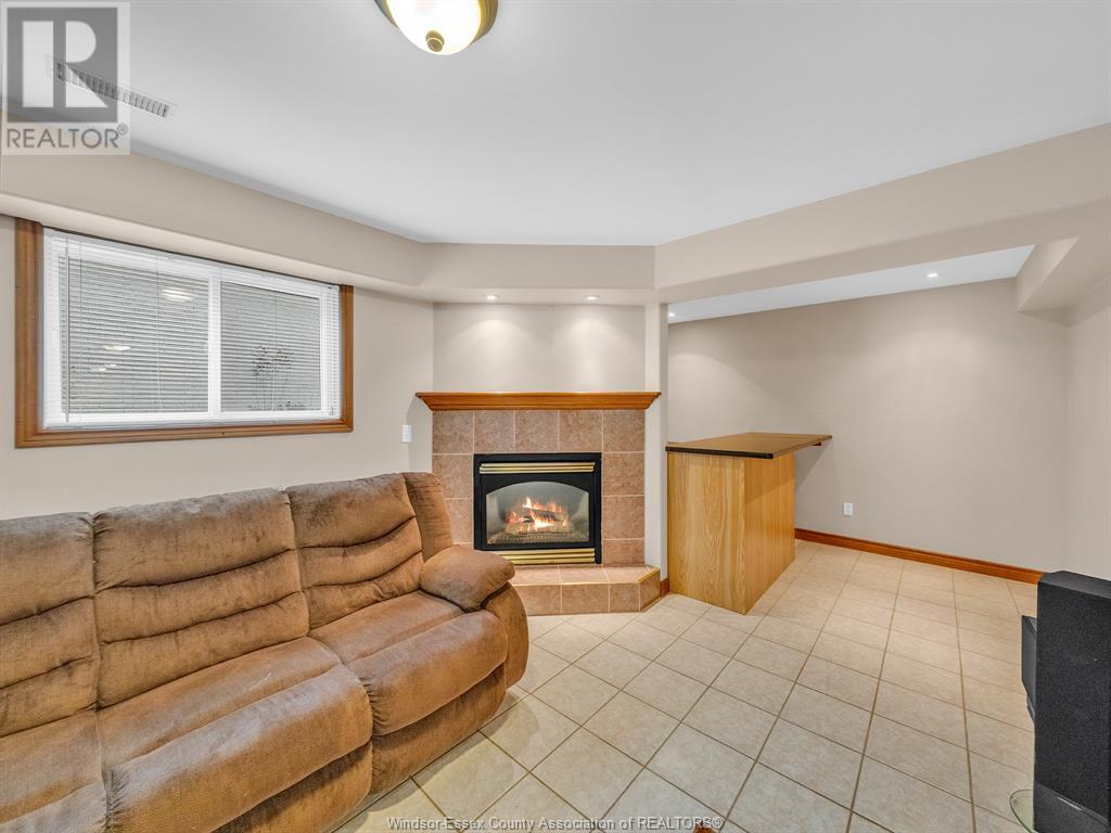 Photo 32 of 44 Sherwood Avenue, Leamington ON