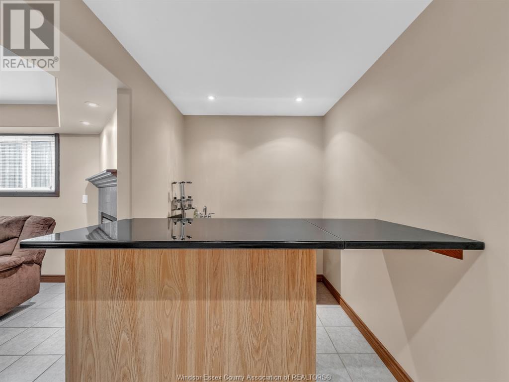 Photo 6 of 44 Sherwood Avenue, Leamington ON