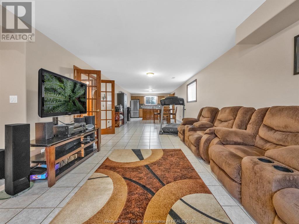 Photo 31 of 44 Sherwood Avenue, Leamington ON