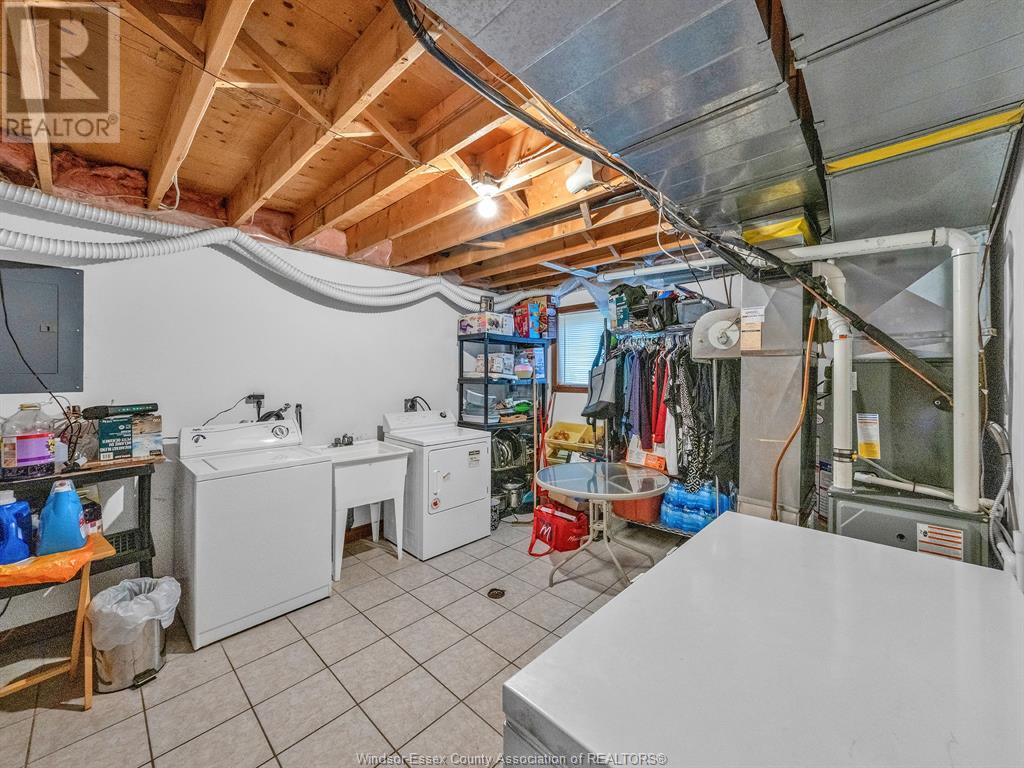 Photo 26 of 44 Sherwood Avenue, Leamington ON