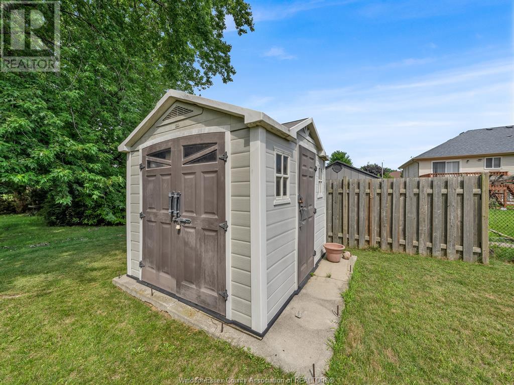 Photo 18 of 44 Sherwood Avenue, Leamington ON