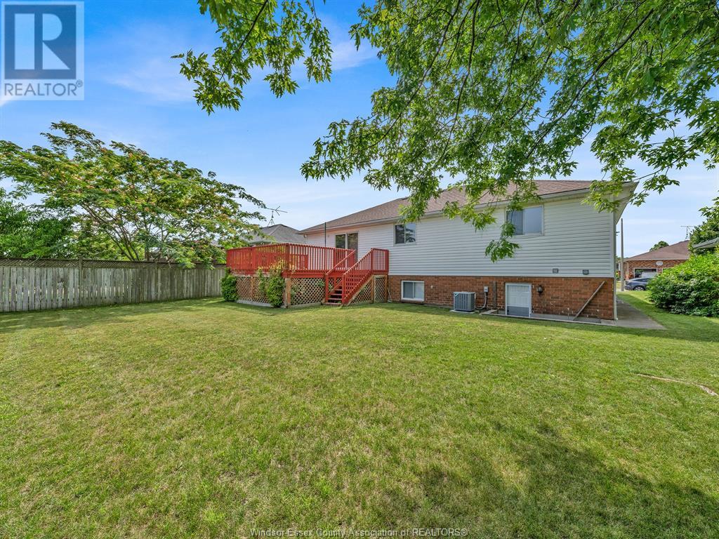 Photo 15 of 44 Sherwood Avenue, Leamington ON