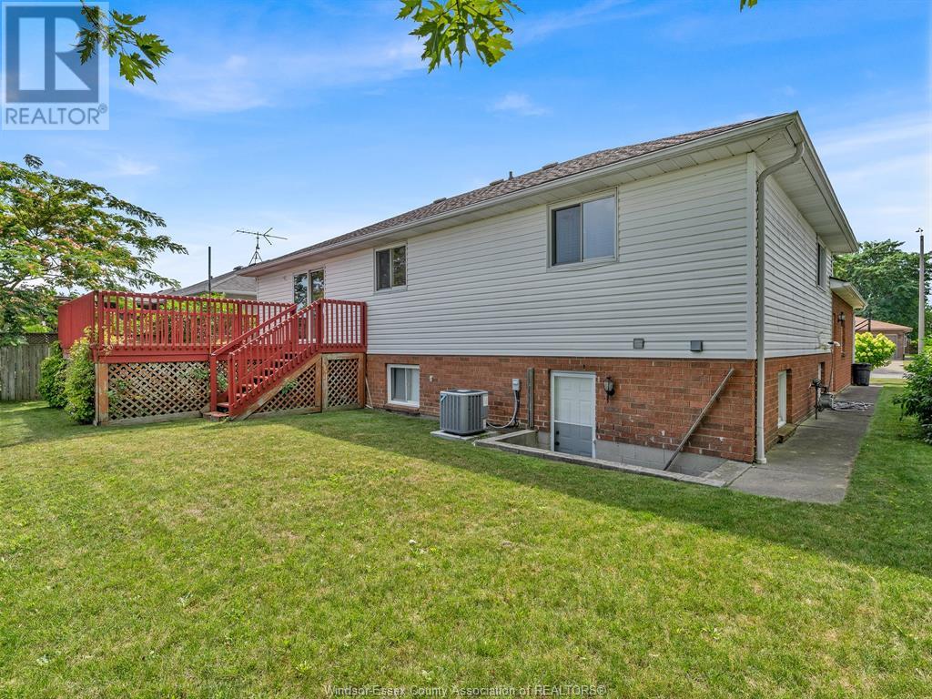 Photo 38 of 44 Sherwood Avenue, Leamington ON