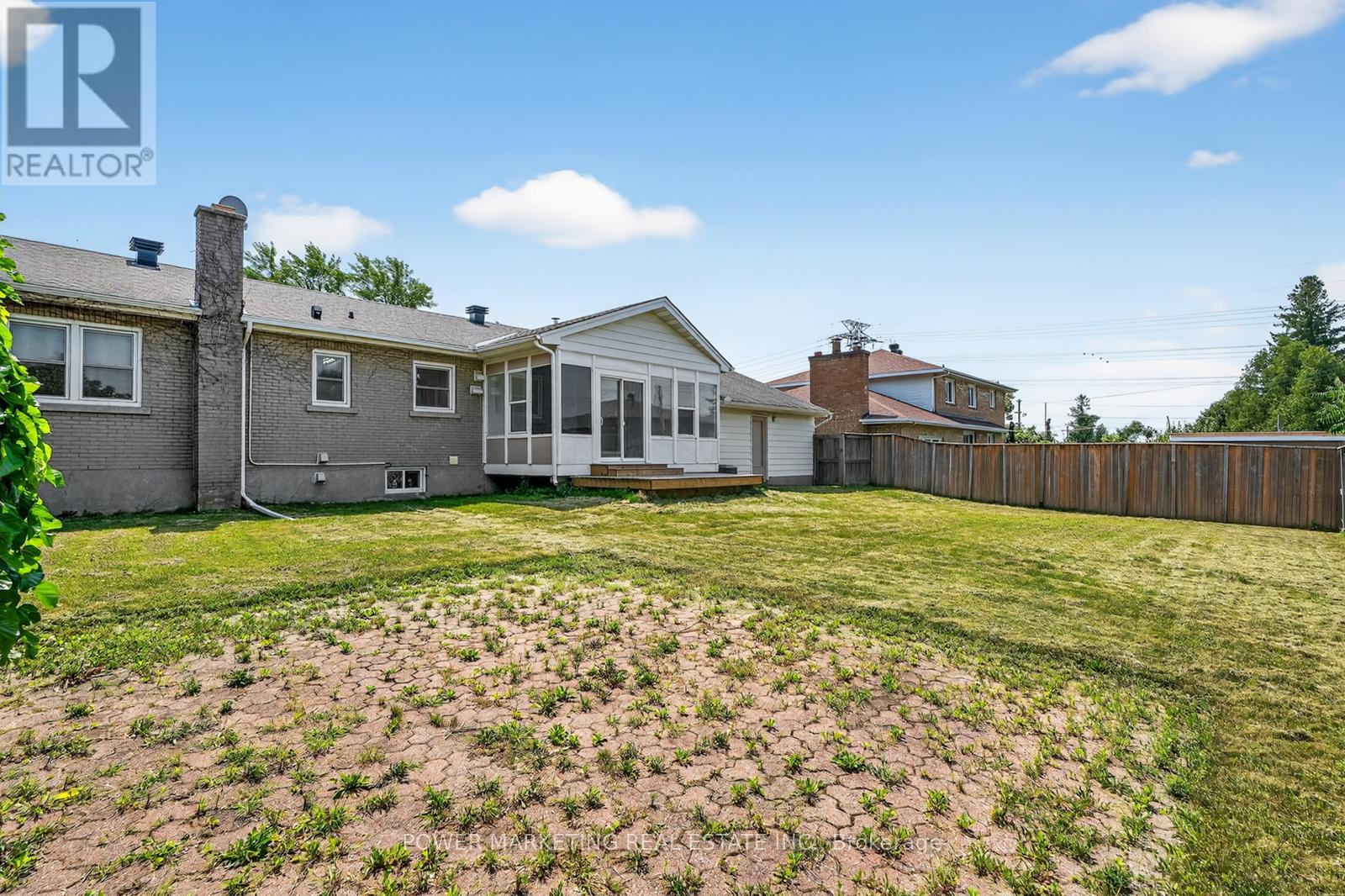 Photo 2 of 9 Epworth Avenue, Ottawa ON