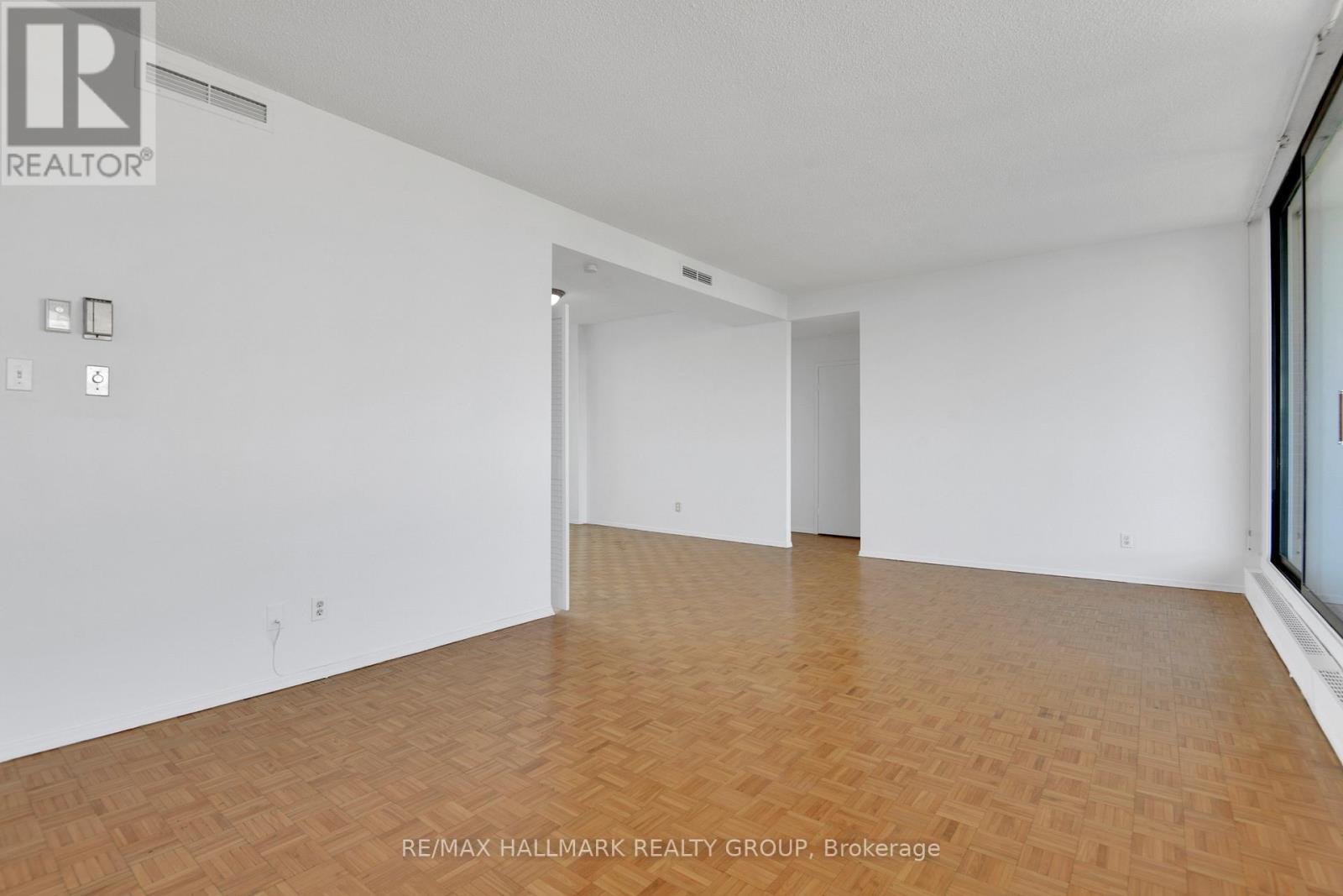 Photo 10 of 9 A 400 Laurier Avenue E, Ottawa ON