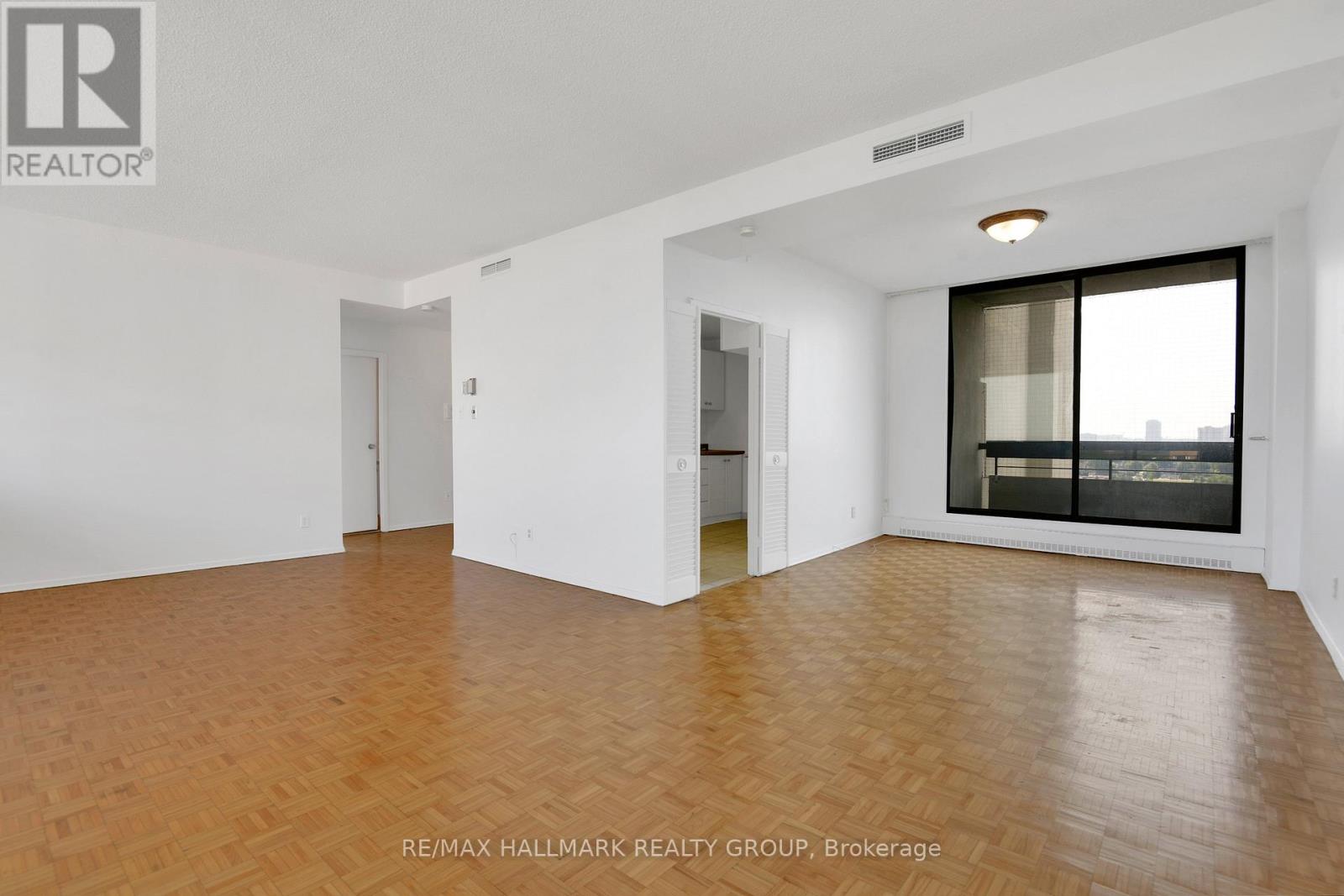 Photo 11 of 9 A 400 Laurier Avenue E, Ottawa ON