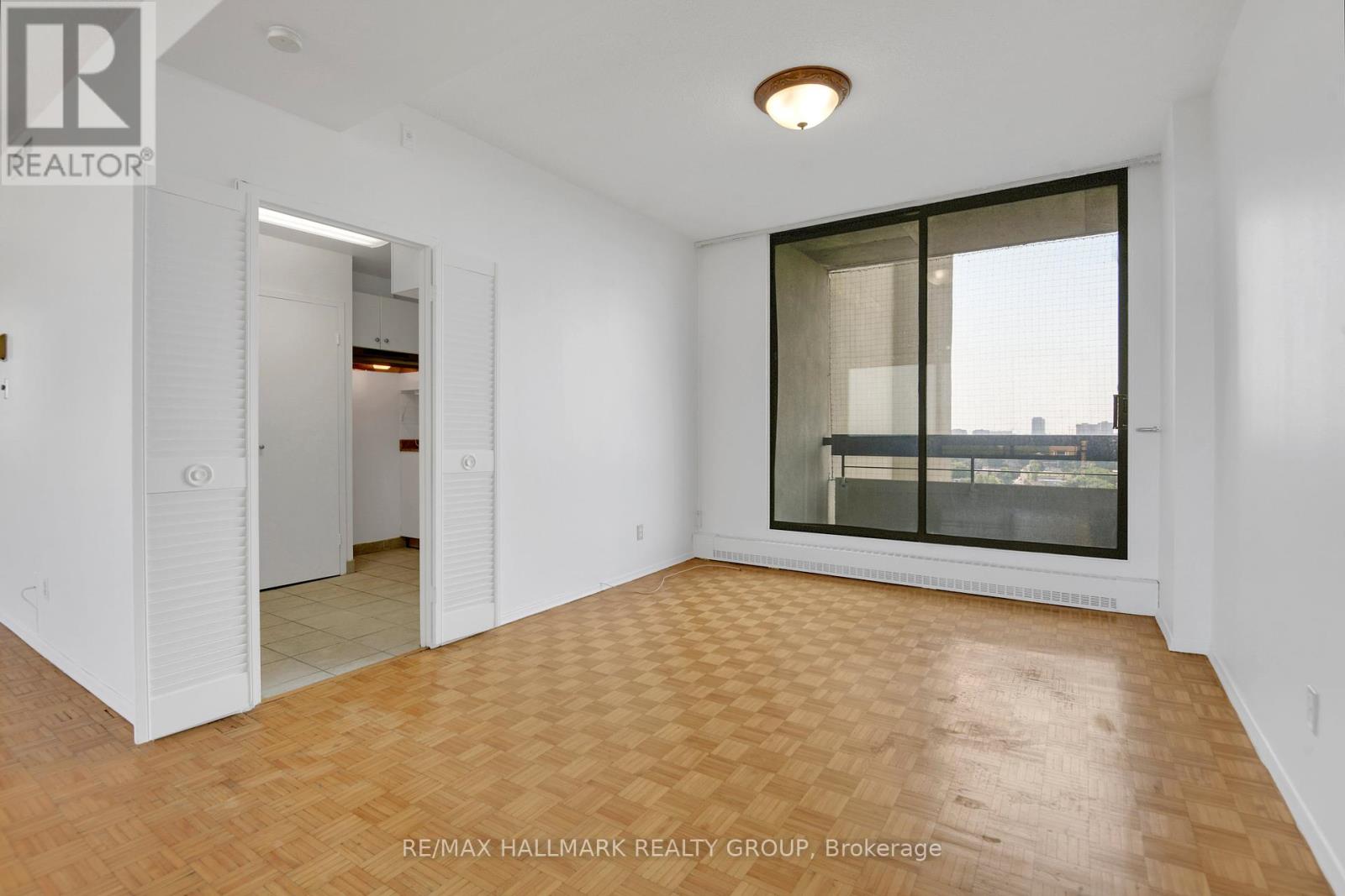 Photo 13 of 9 A 400 Laurier Avenue E, Ottawa ON