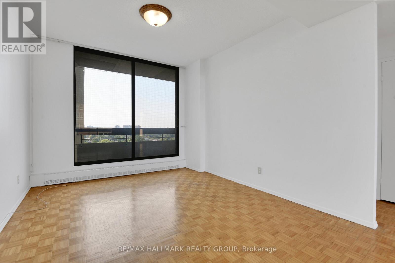 Photo 14 of 9 A 400 Laurier Avenue E, Ottawa ON