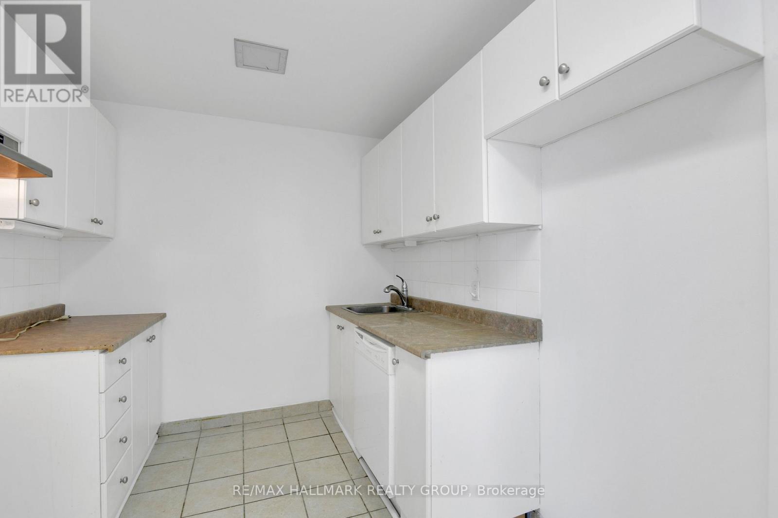Photo 23 of 9 A 400 Laurier Avenue E, Ottawa ON