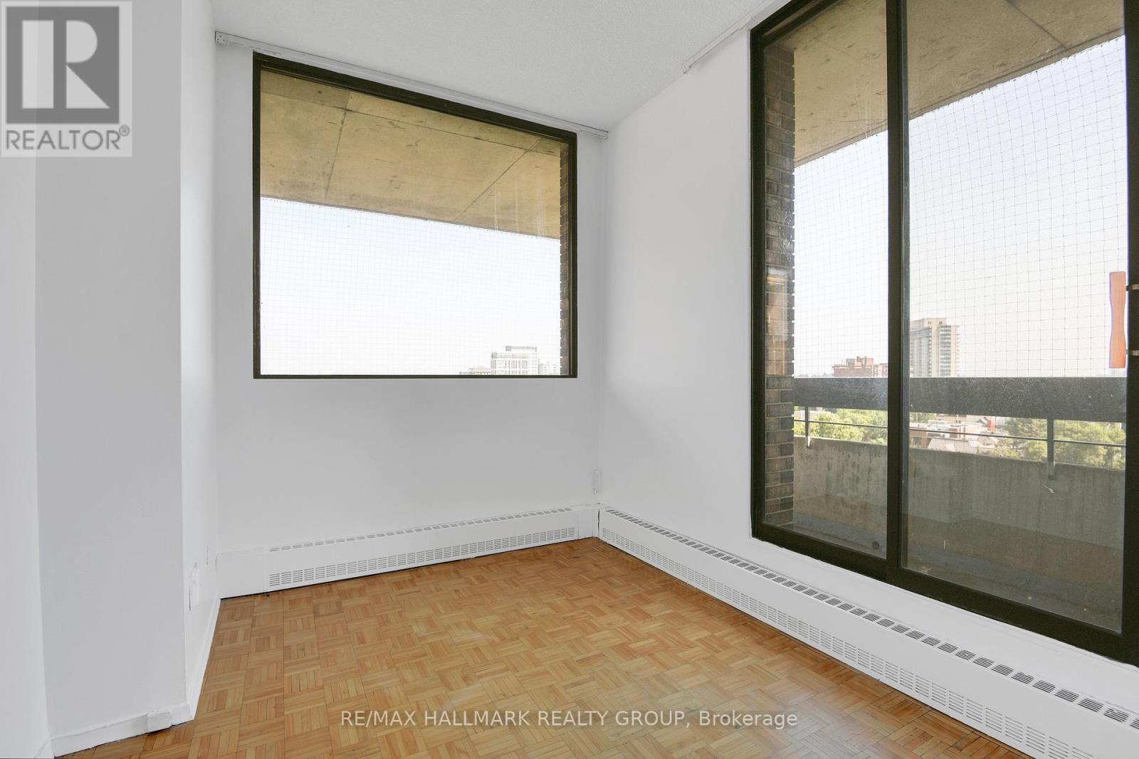 Photo 25 of 9 A 400 Laurier Avenue E, Ottawa ON