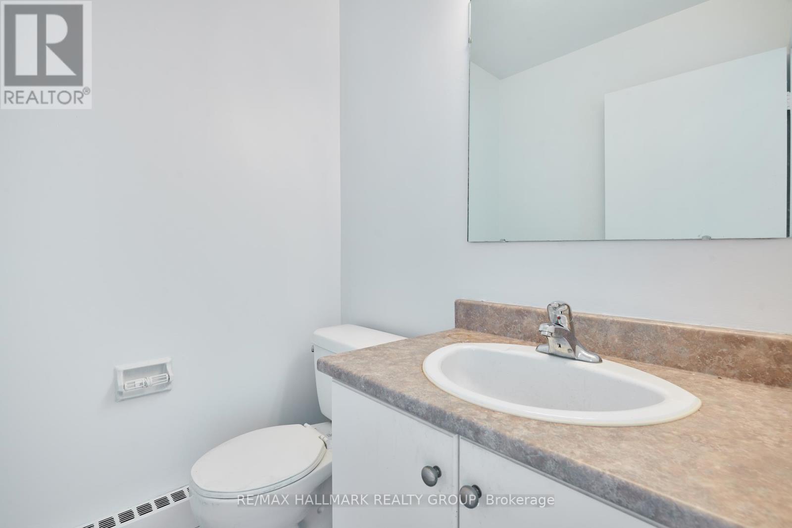 Photo 27 of 9 A 400 Laurier Avenue E, Ottawa ON