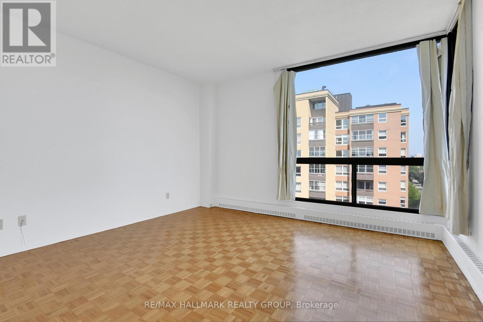 Photo 28 of 9 A 400 Laurier Avenue E, Ottawa ON