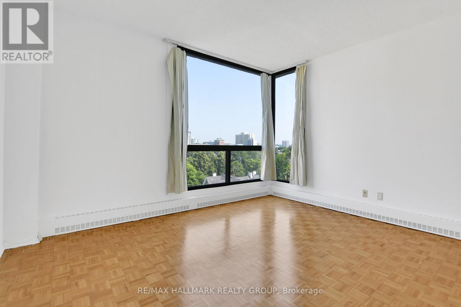 Photo 29 of 9 A 400 Laurier Avenue E, Ottawa ON