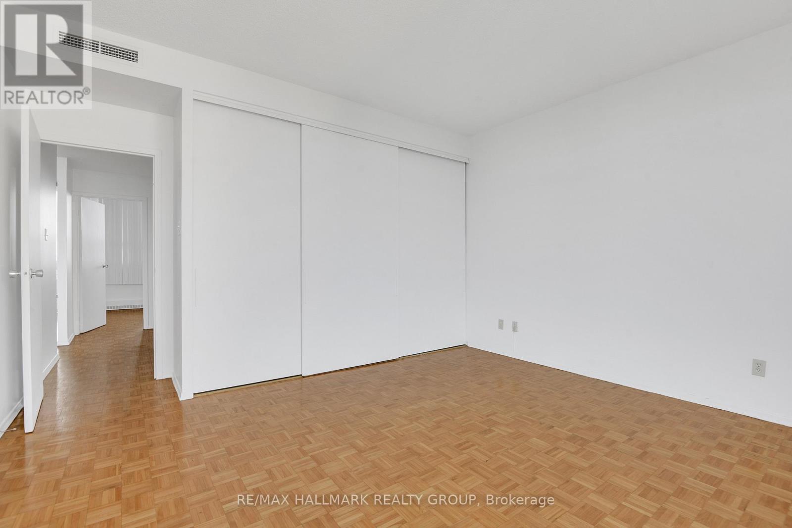Photo 30 of 9 A 400 Laurier Avenue E, Ottawa ON