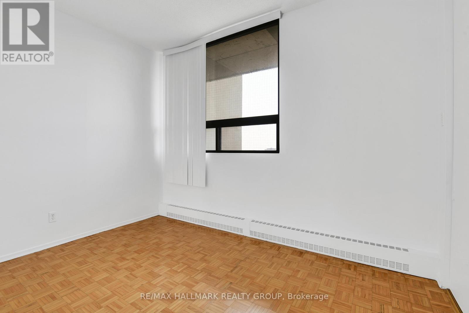 Photo 32 of 9 A 400 Laurier Avenue E, Ottawa ON