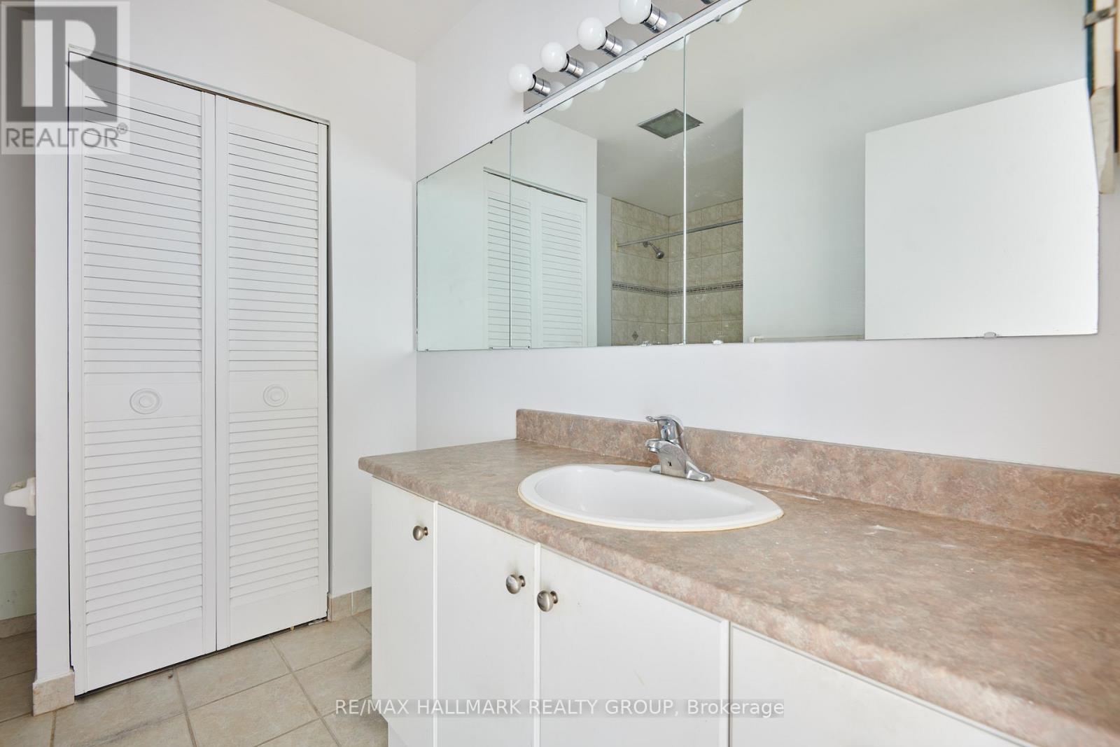Photo 34 of 9 A 400 Laurier Avenue E, Ottawa ON