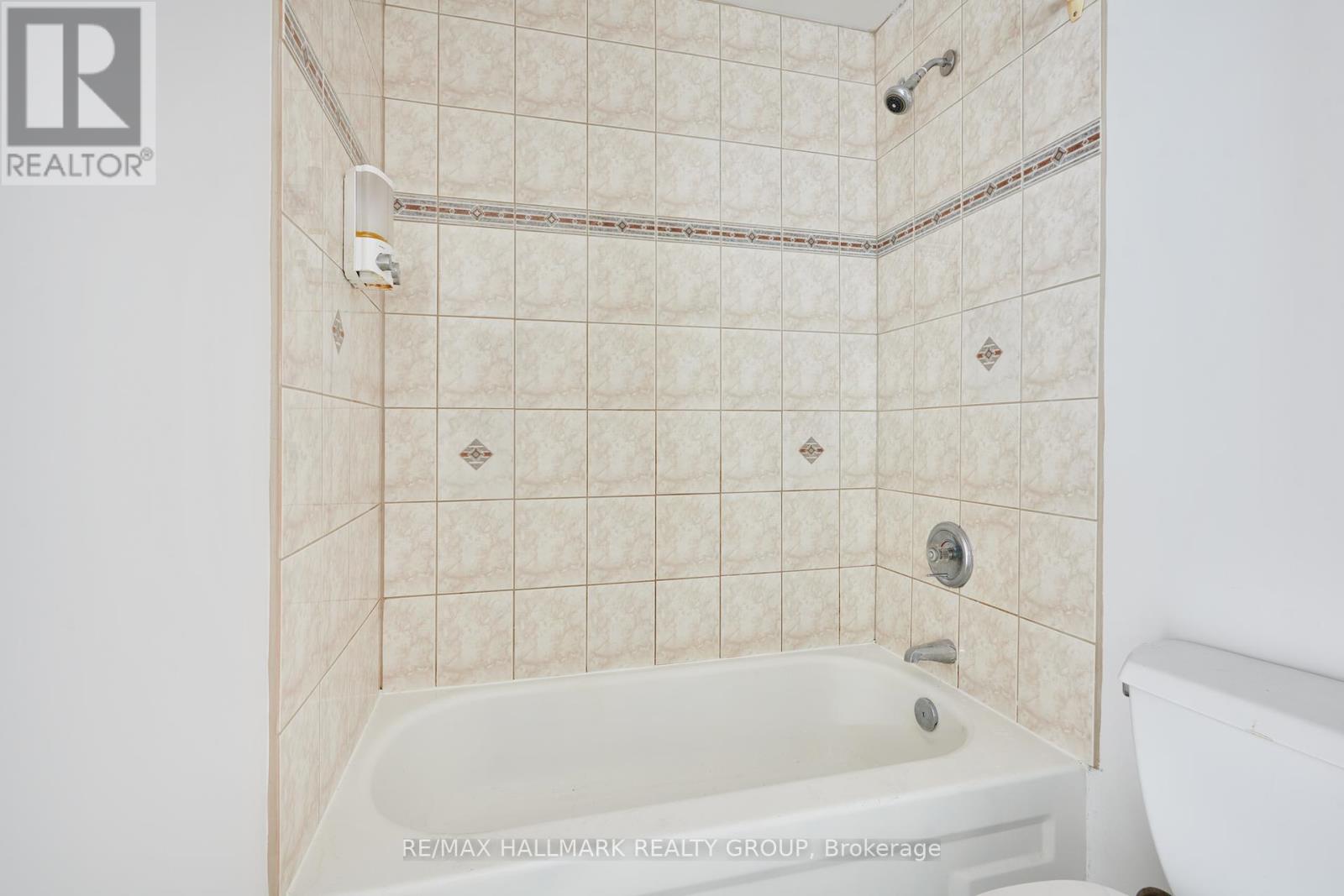 Photo 35 of 9 A 400 Laurier Avenue E, Ottawa ON