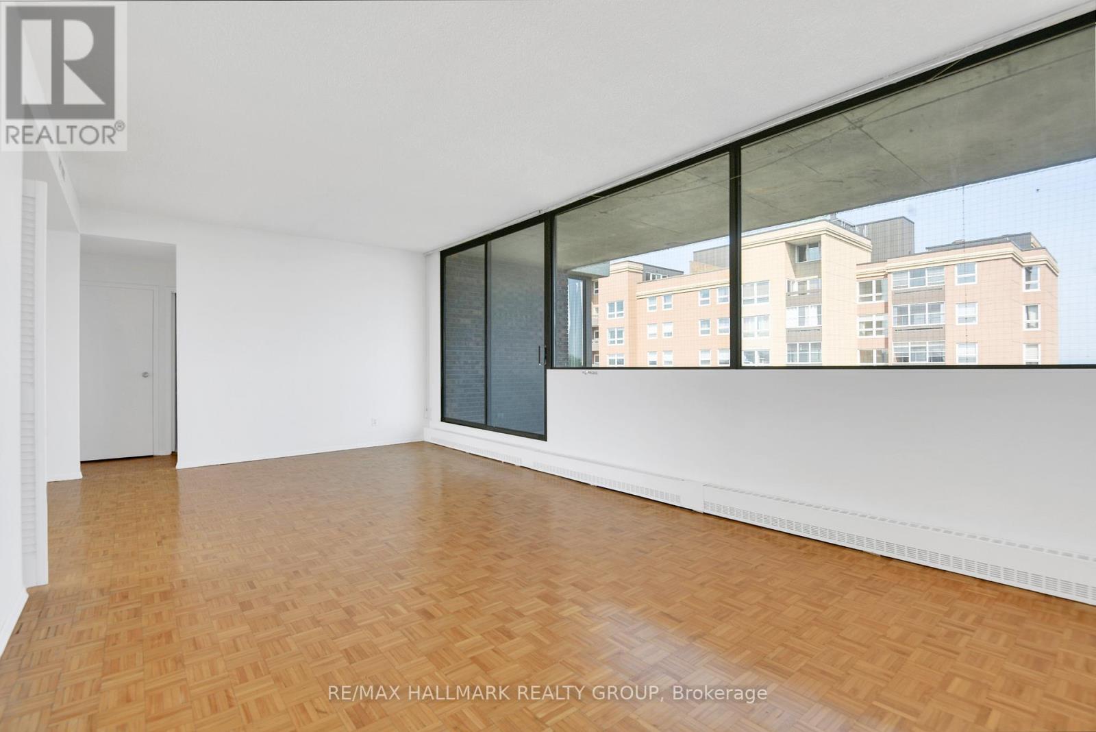 Photo 9 of 9 A 400 Laurier Avenue E, Ottawa ON