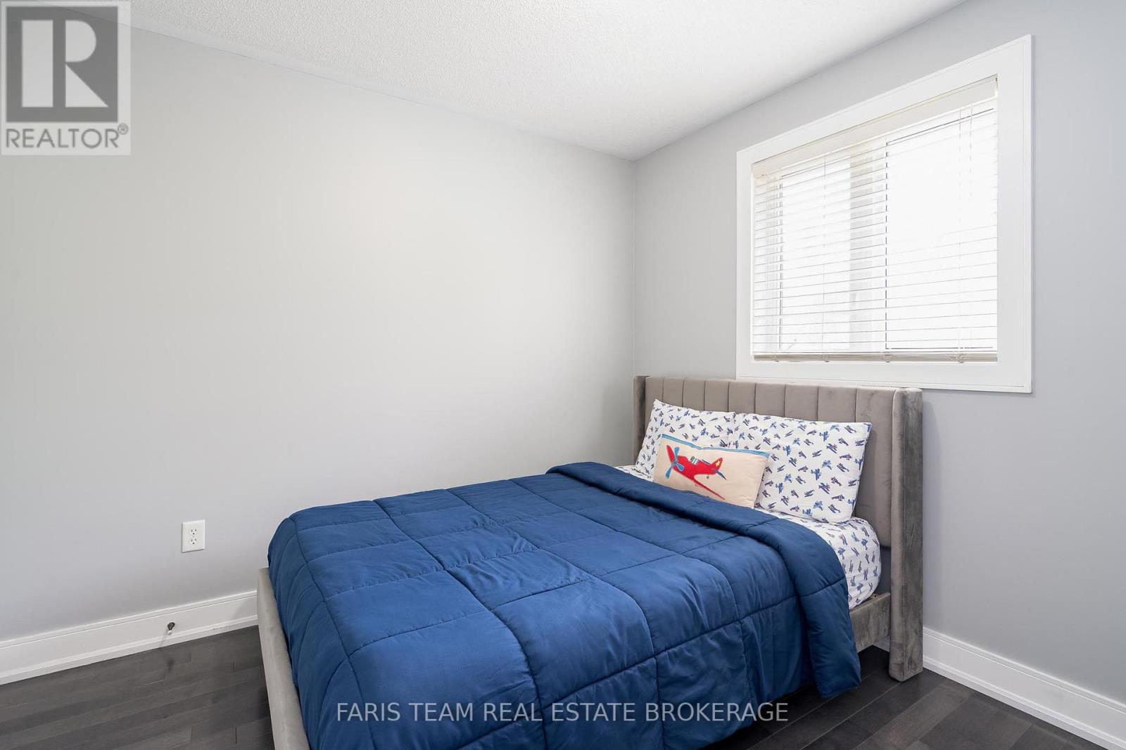 Photo 16 of 18 Mancini Drive, Essa ON