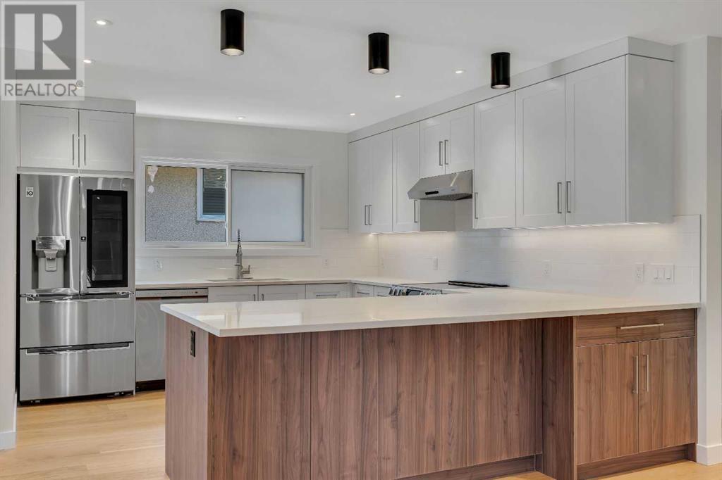 Photo 12 of 10704 Oakfield Drive Sw, Calgary AB