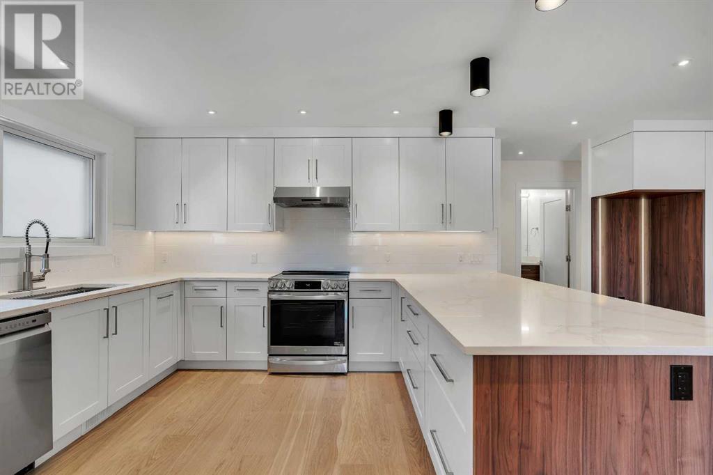 Photo 9 of 10704 Oakfield Drive Sw, Calgary AB
