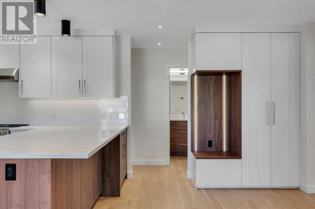 Photo 8 of 10704 Oakfield Drive Sw, Calgary AB