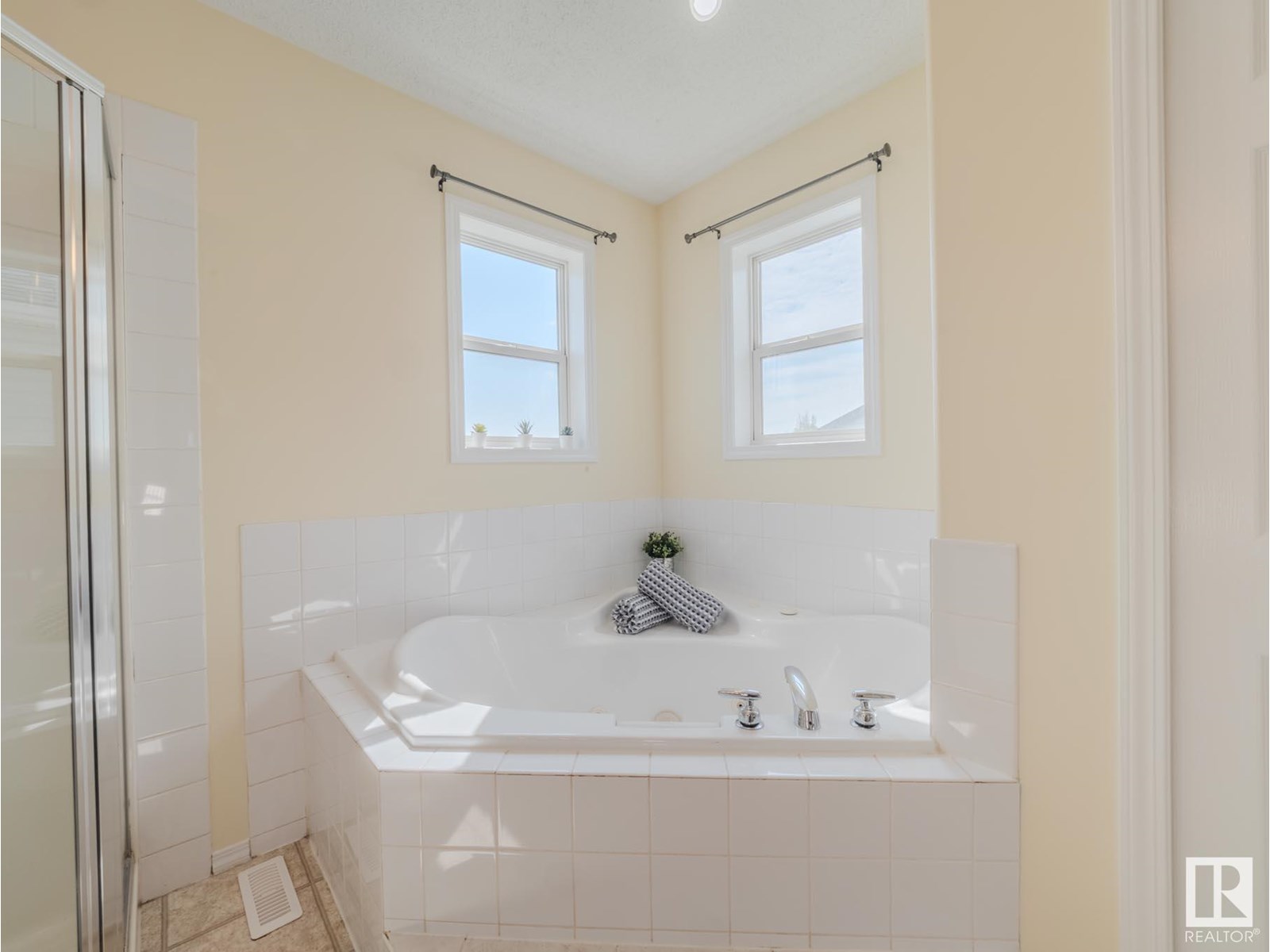 Photo 22 of 15013 135 A St Nw, Edmonton AB
