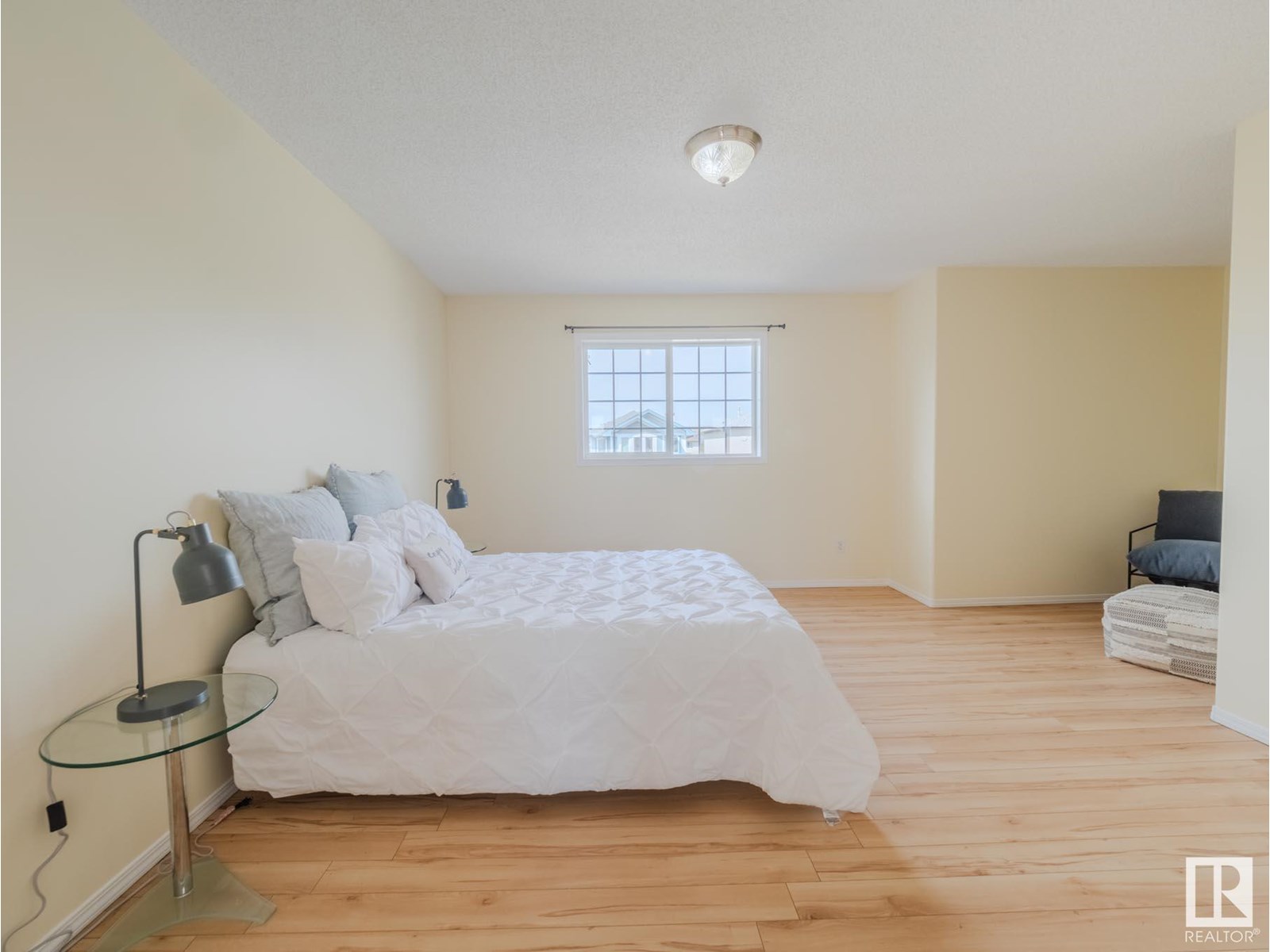 Photo 11 of 15013 135 A St Nw, Edmonton AB