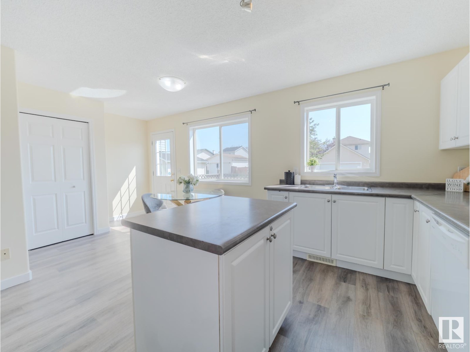 Photo 17 of 15013 135 A St Nw, Edmonton AB