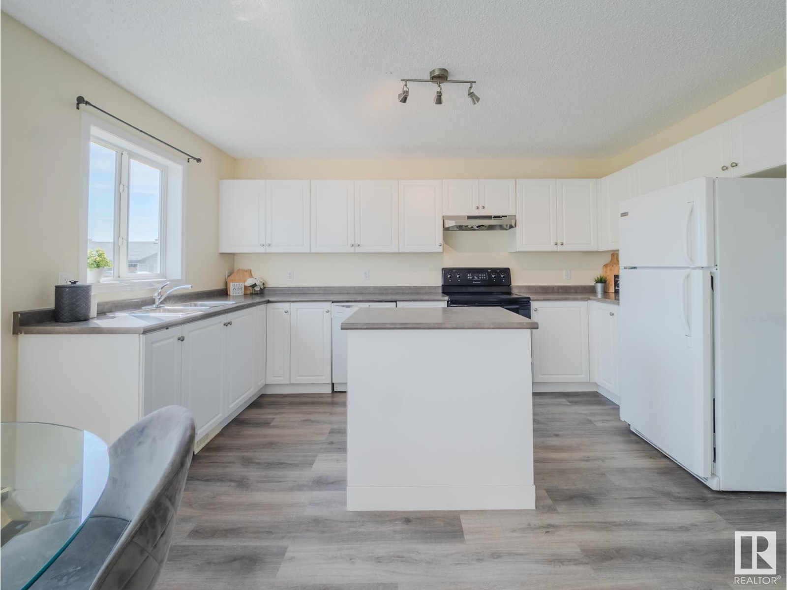 Photo 8 of 15013 135 A St Nw, Edmonton AB