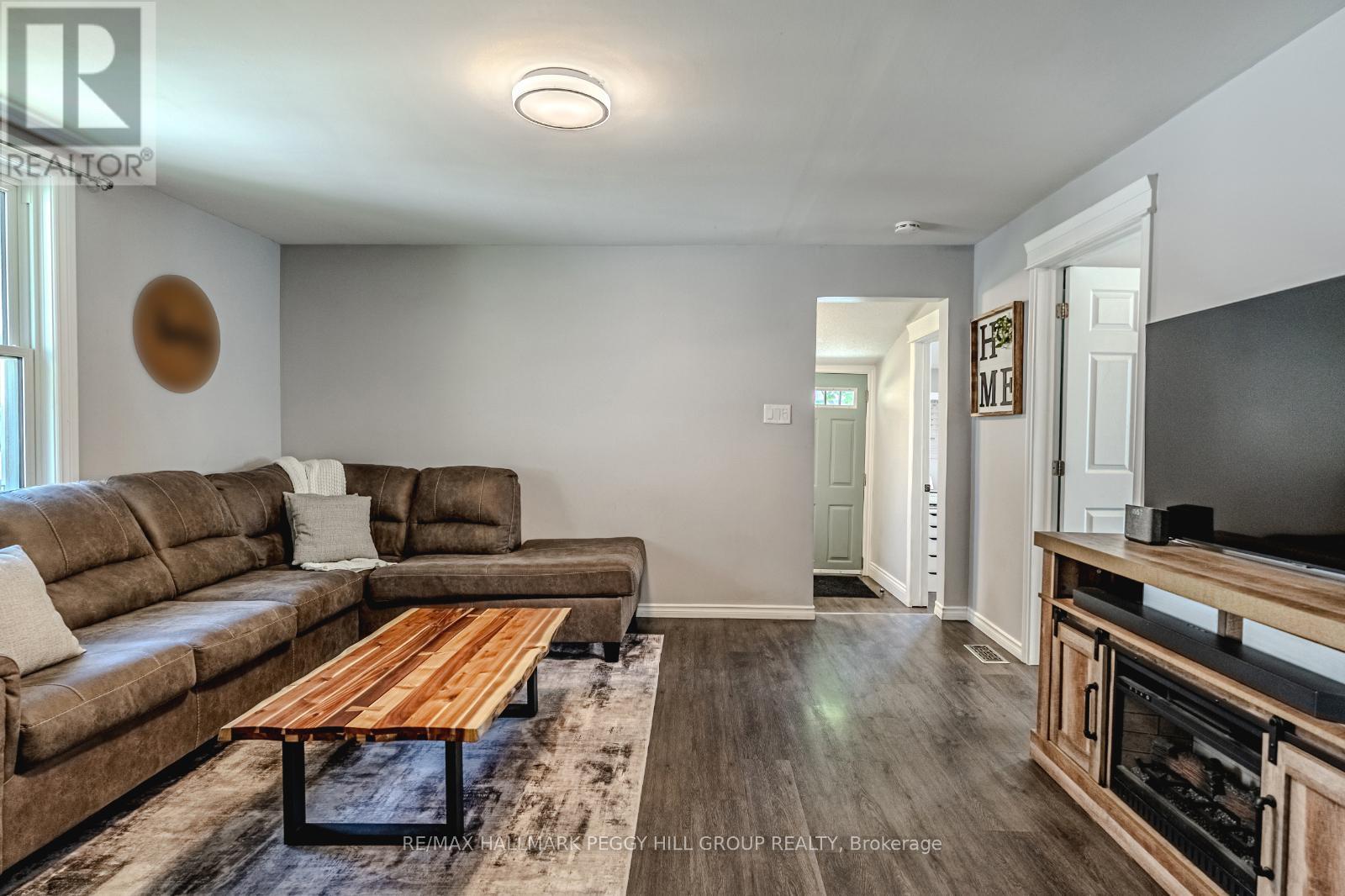 Photo 2 of 44 Adelaide Street, Barrie ON