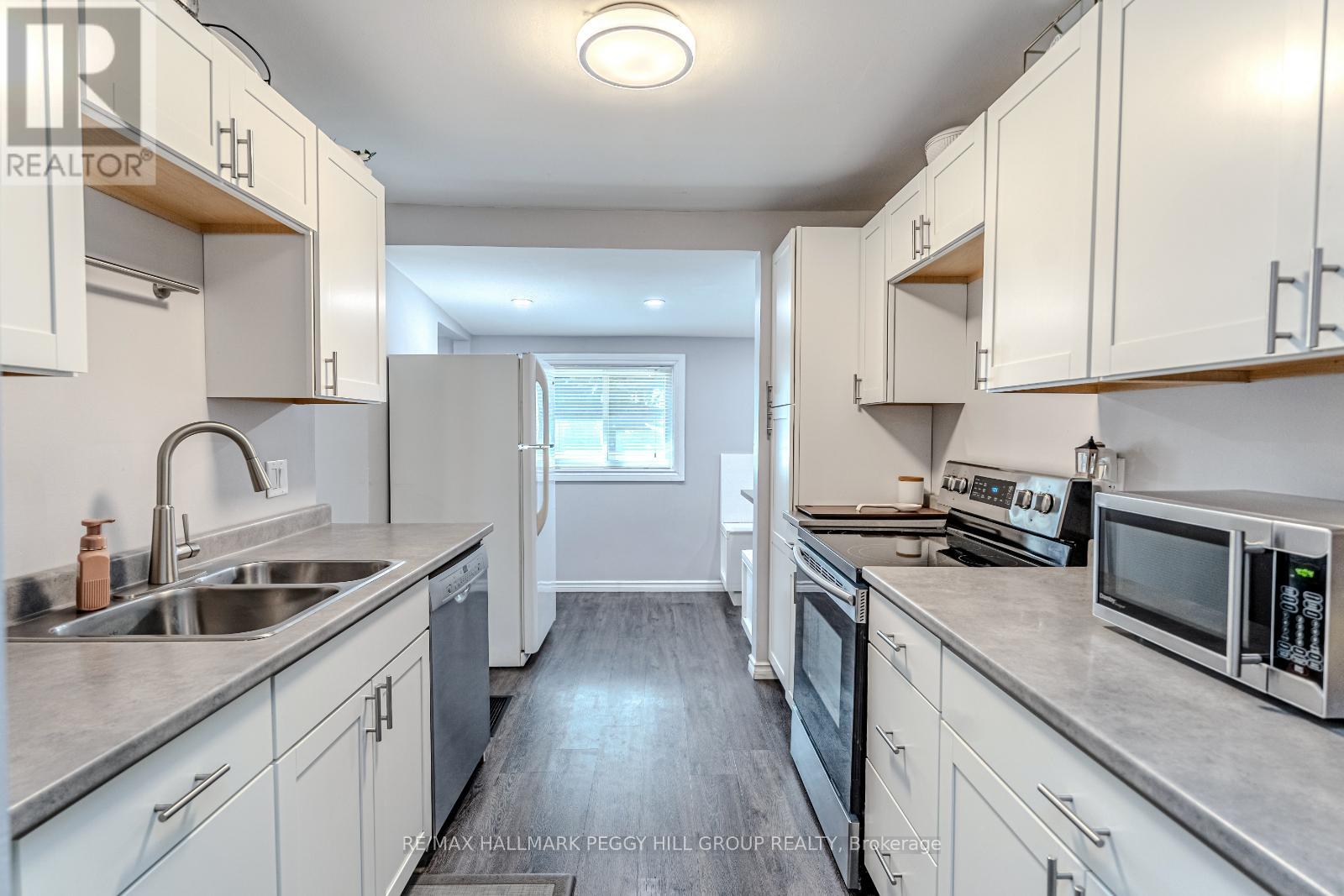 Photo 4 of 44 Adelaide Street, Barrie ON