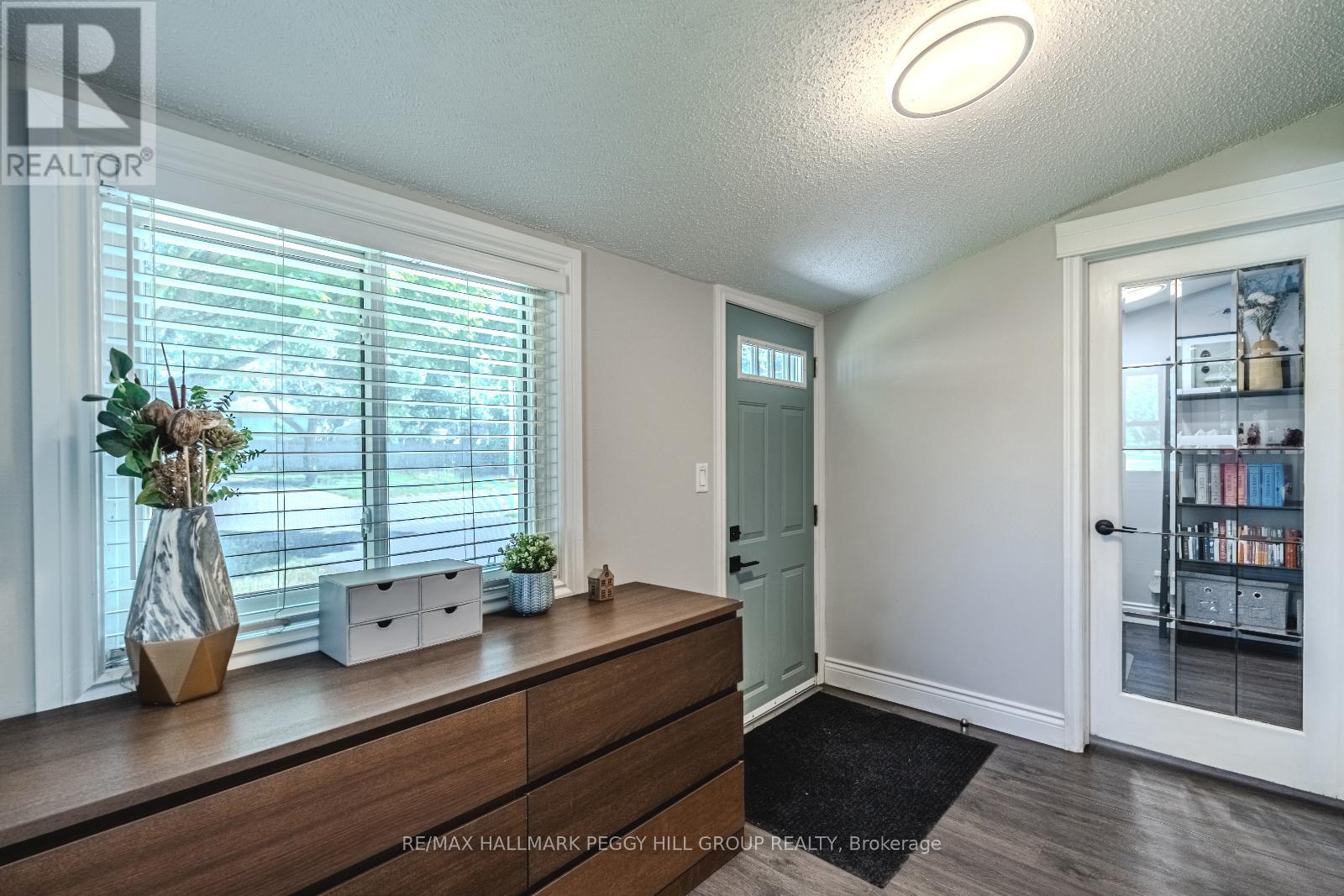 Photo 6 of 44 Adelaide Street, Barrie ON