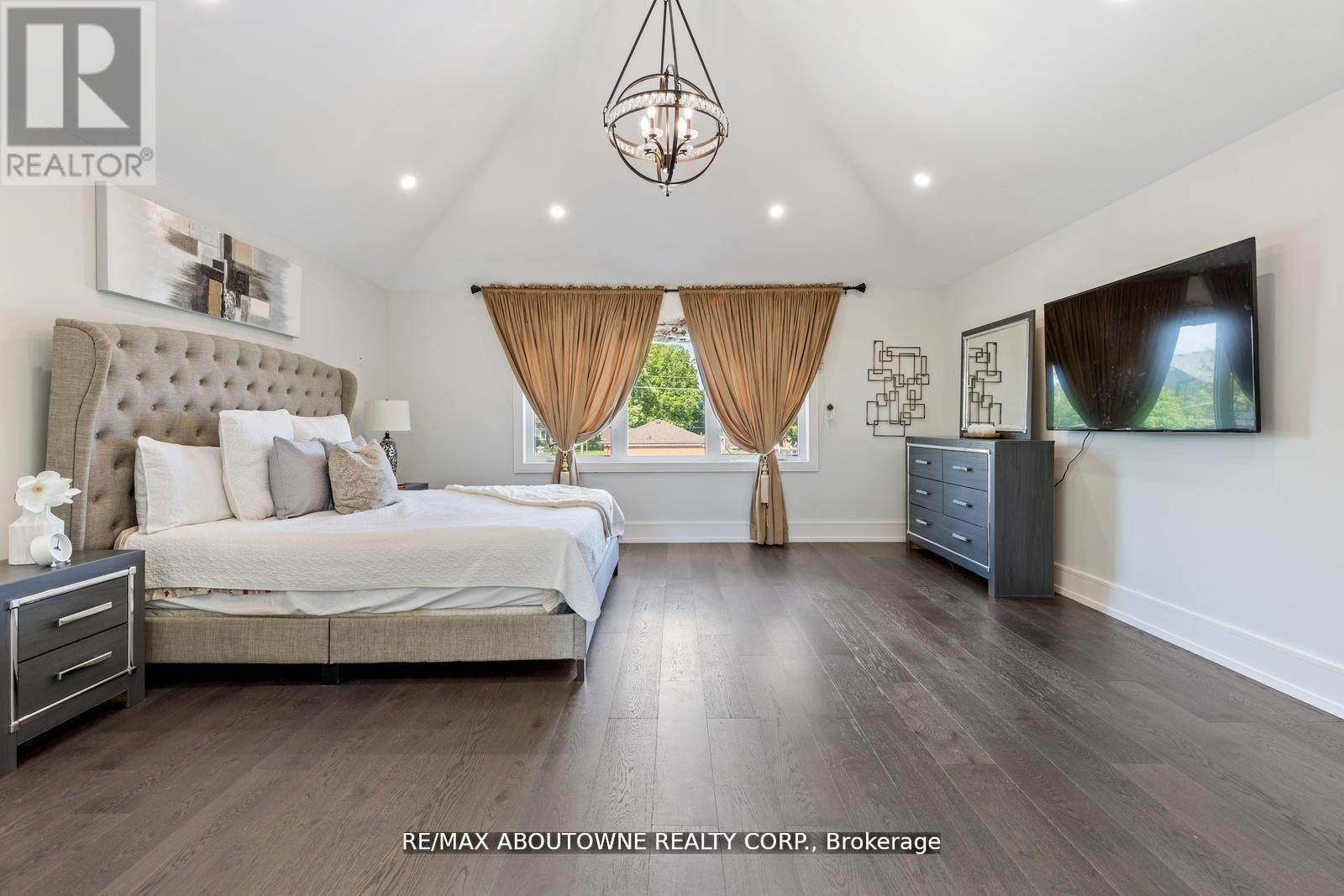 Photo 27 of 265 Woodale Avenue, Oakville ON