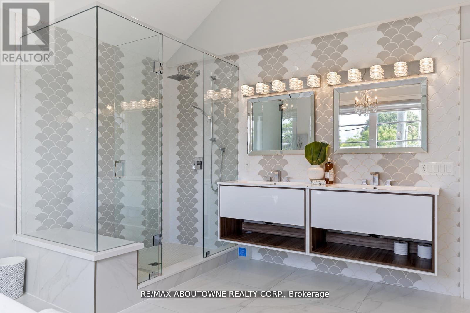 Photo 15 of 265 Woodale Avenue, Oakville ON
