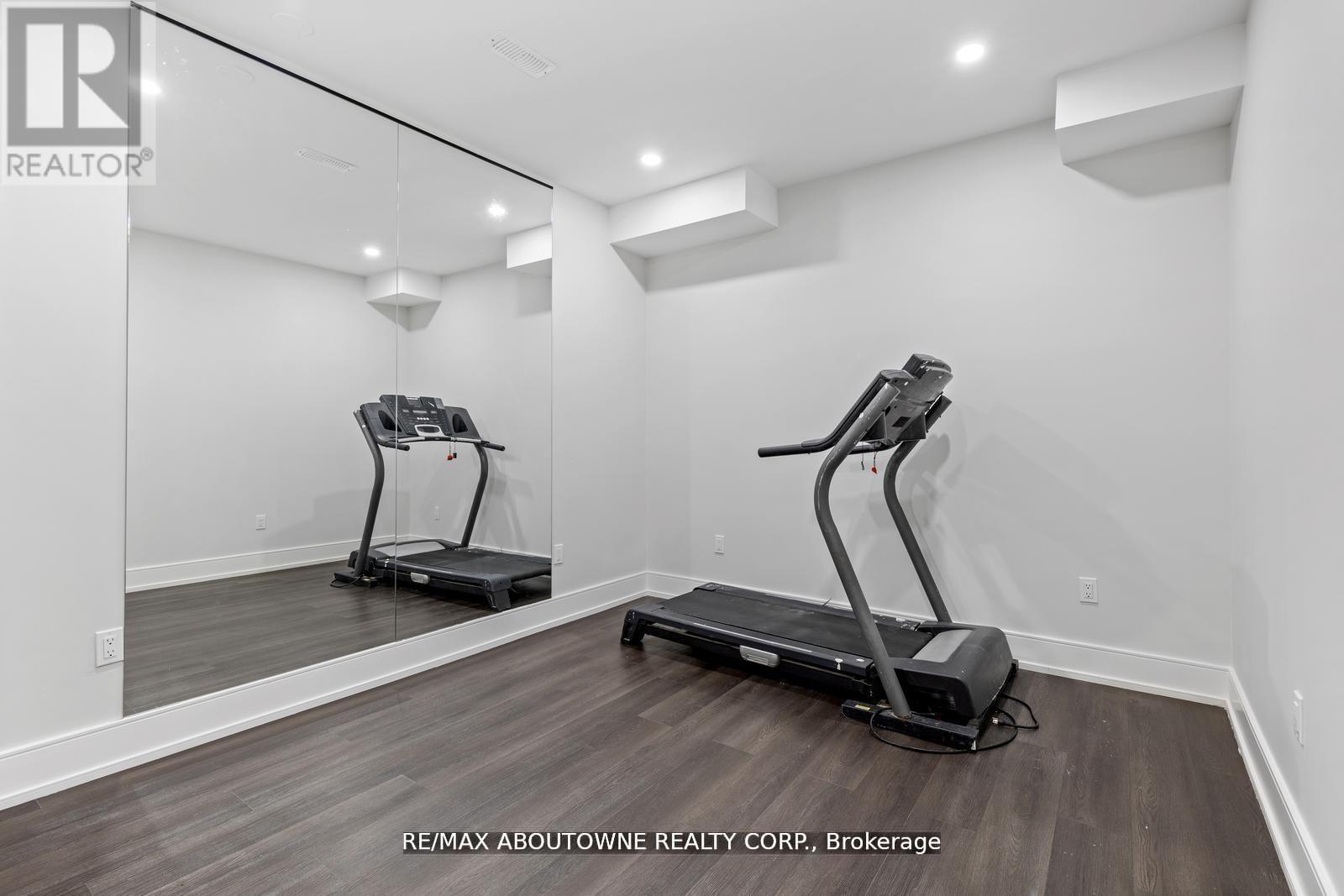 Photo 8 of 265 Woodale Avenue, Oakville ON