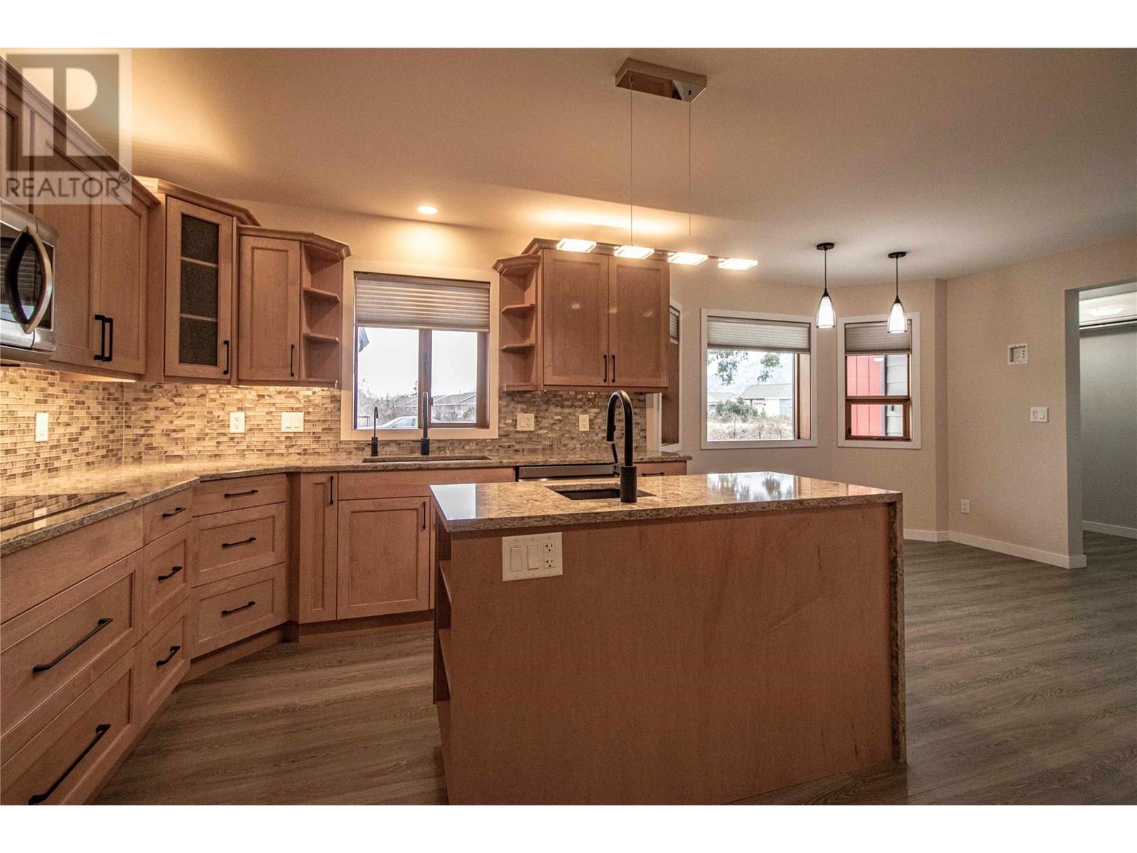  303 Roy Avenue, Penticton