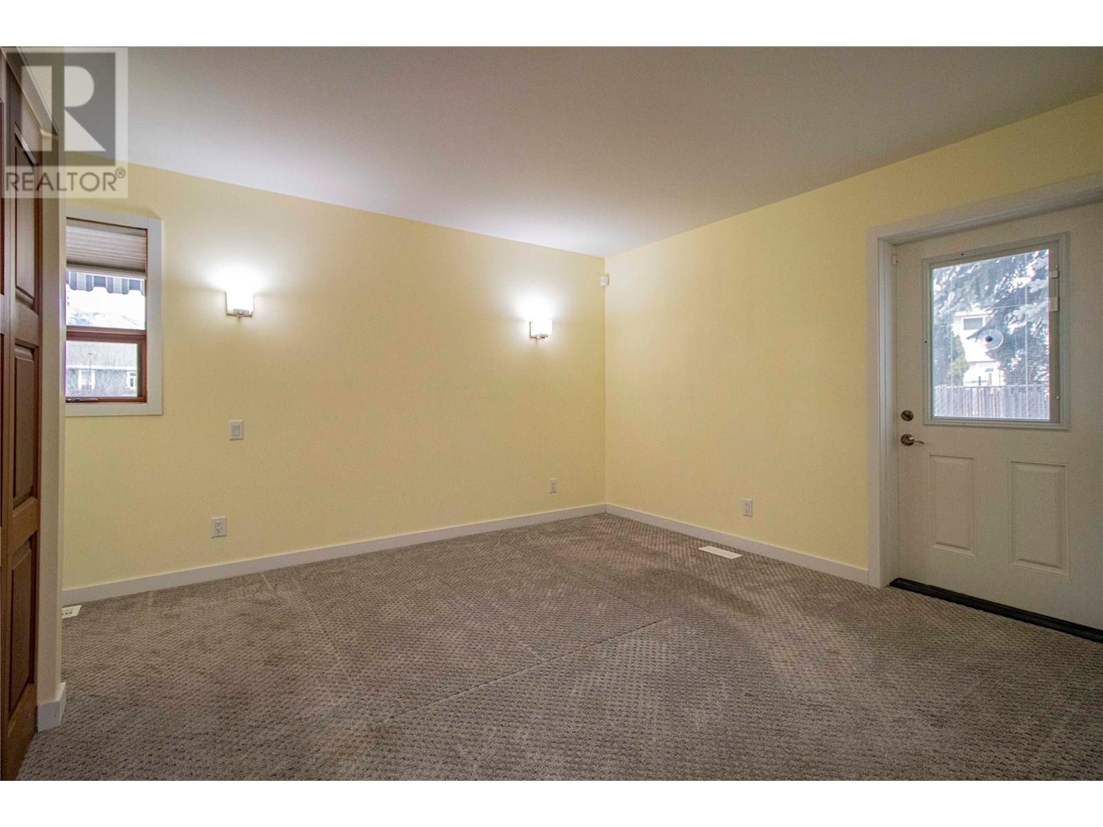  303 Roy Avenue, Penticton