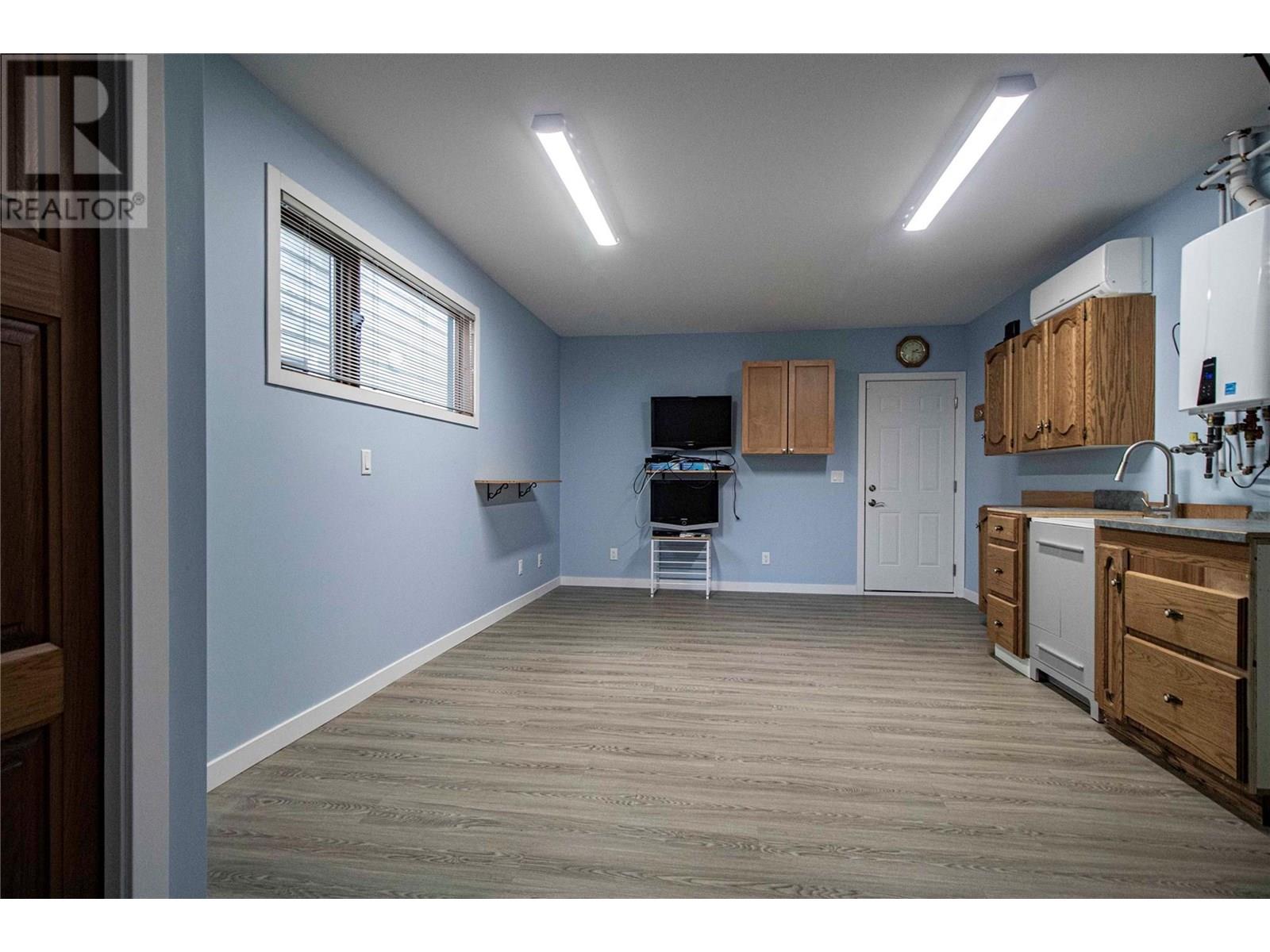  303 Roy Avenue, Penticton