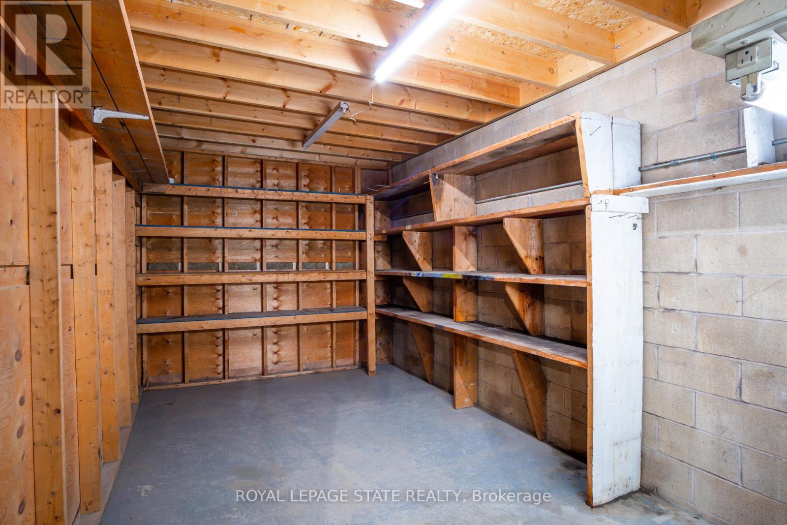 Photo 3 of 1625 Stone Church Road E, Hamilton ON